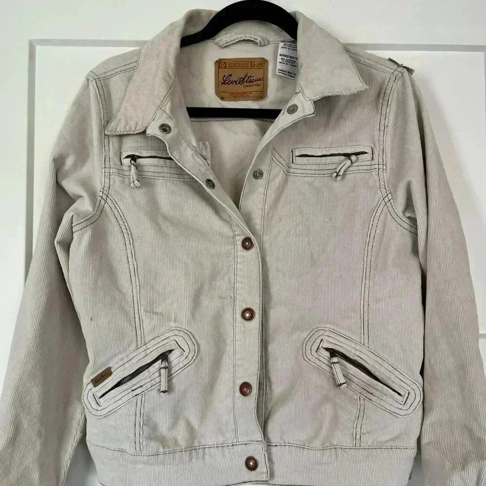 Ladies Vintage Levi’s corduroy jacket sz m